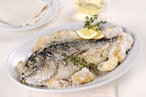 Branzino in crosta di sale alle erbe